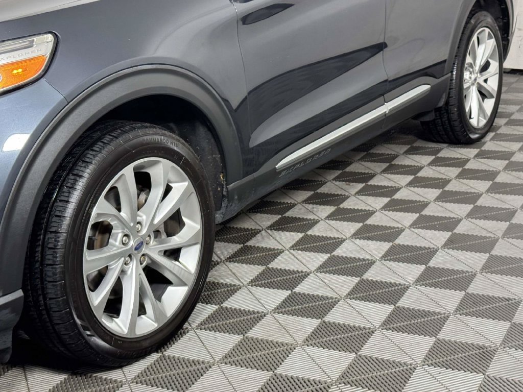 Used 2022 Ford Explorer Platinum w/ Technology Package AWD/4WD image 13