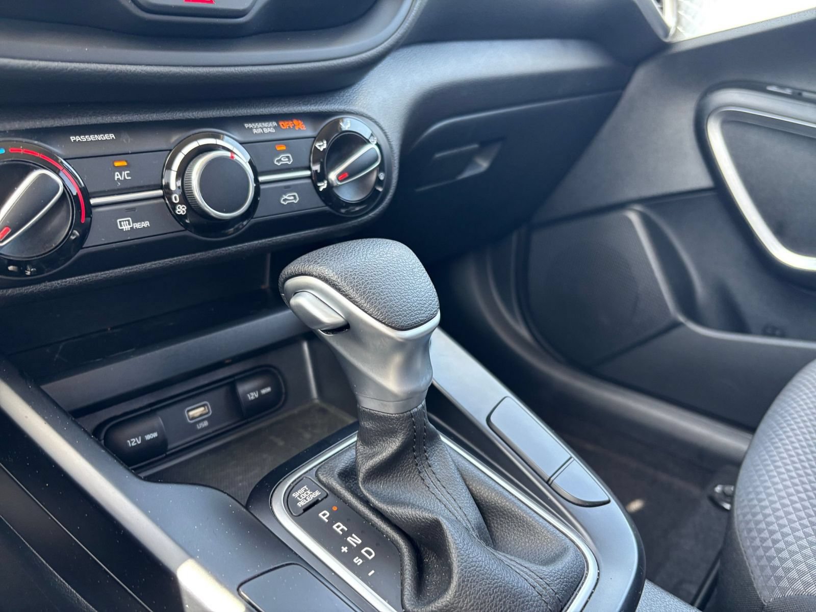 Used 2025 Kia Soul LX w/ LX Technology Package FWD image 38