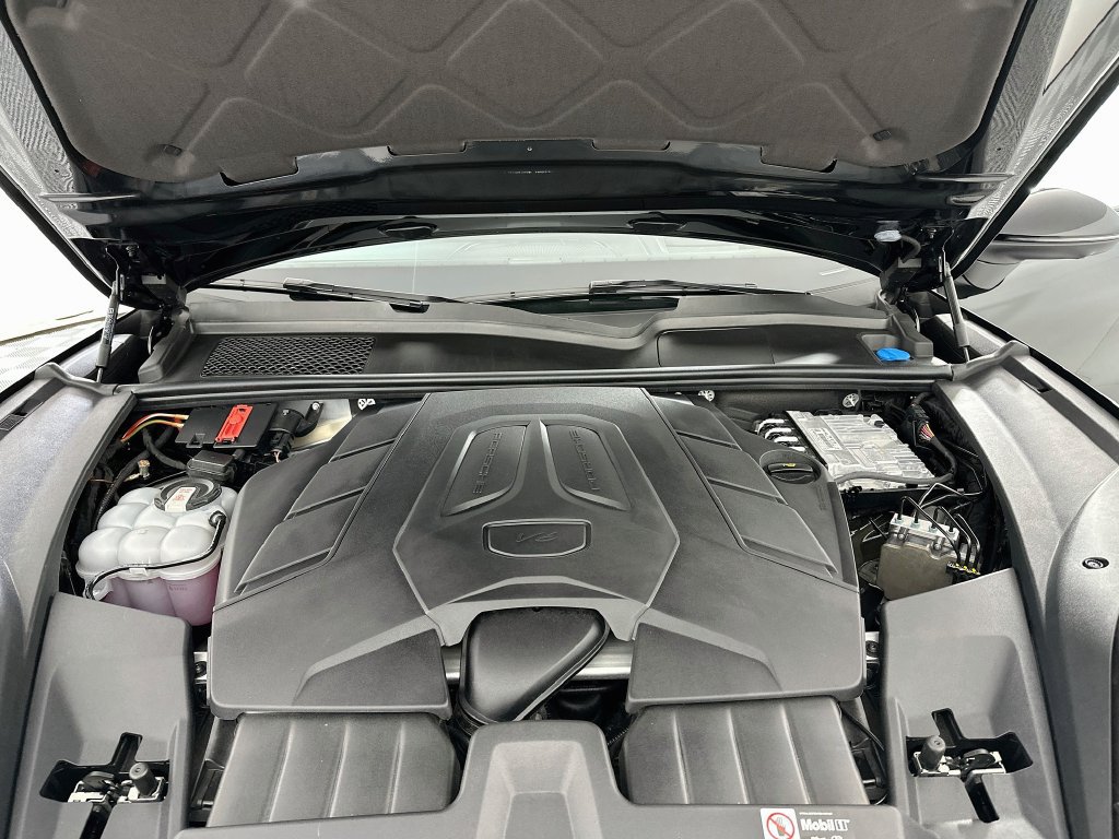 Certified 2025 Porsche Cayenne AWD/4WD image 31