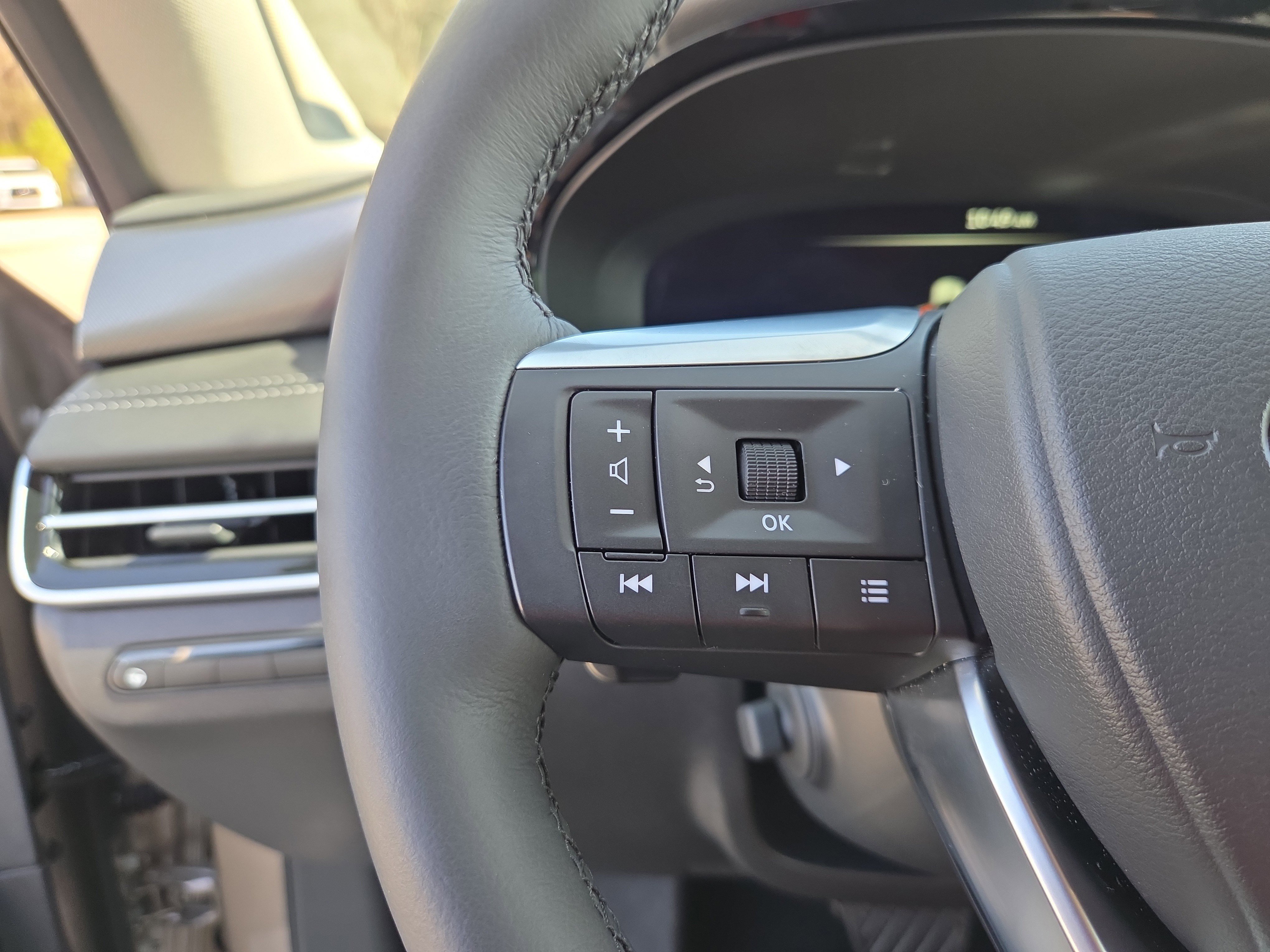 Used 2026 INFINITI QX60 Luxe w/ Cargo Package image 14