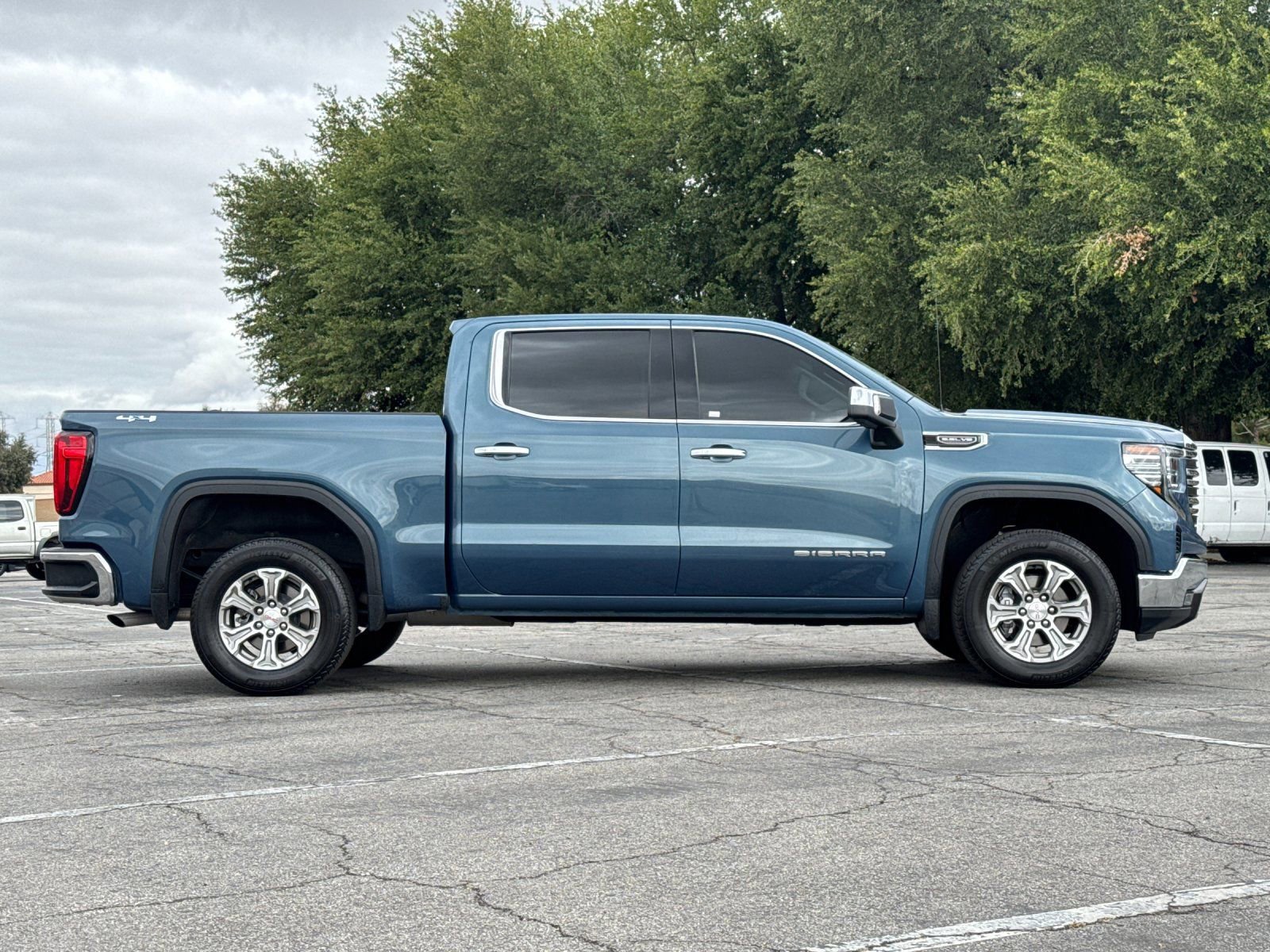 Used 2024 GMC Sierra 1500 SLT AWD/4WD image 3
