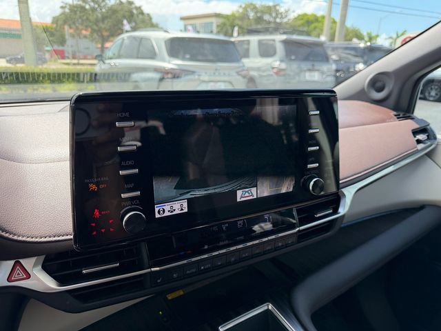Certified 2022 Toyota Sienna Platinum FWD image 25