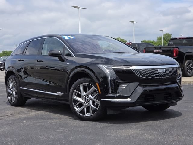 Used 2025 Cadillac Optiq Luxury 2 w/ LPO, Floor Liner Package AWD/4WD image 2