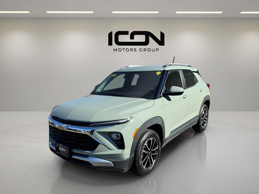 Used 2025 Chevrolet TrailBlazer LT AWD/4WD image 1