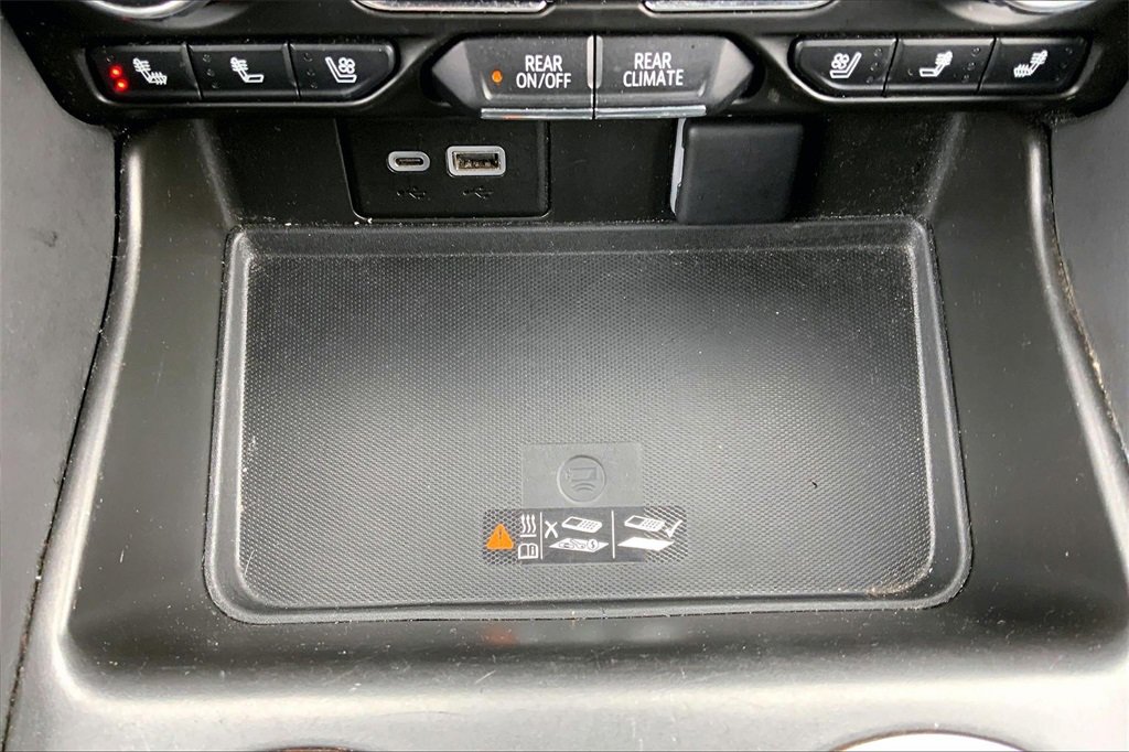 Used 2023 Chevrolet Suburban Premier image 17