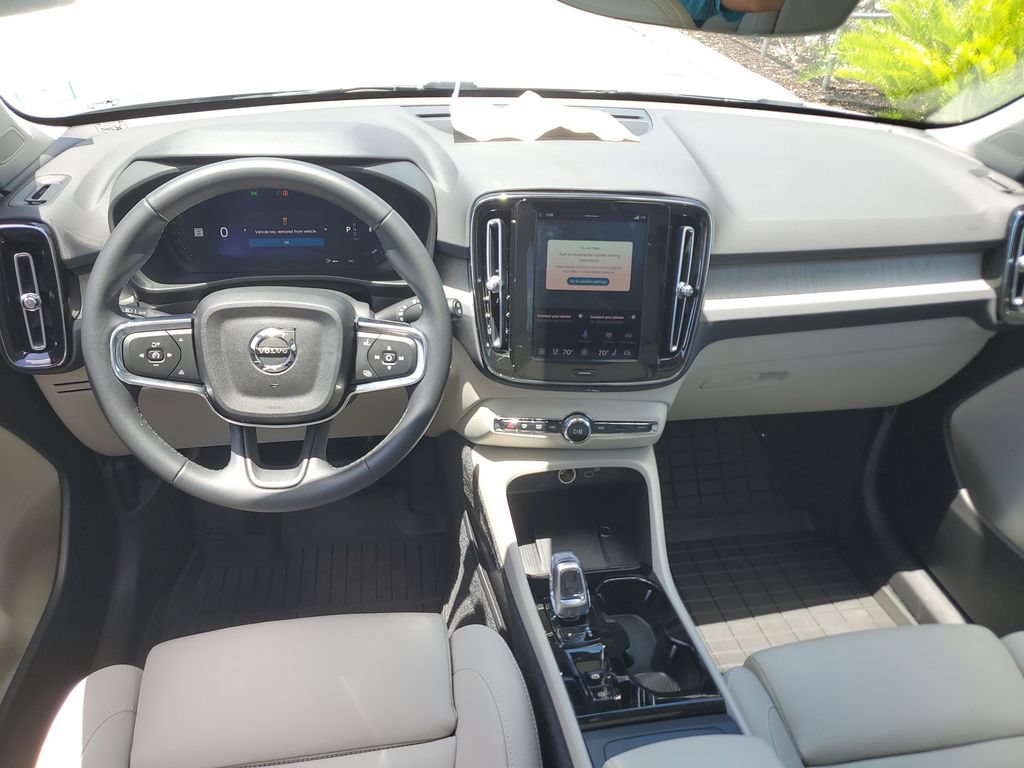 Used 2026 Volvo XC40 B5 Plus AWD/4WD image 19