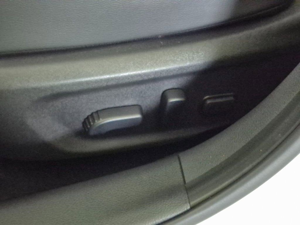 Used 2024 Nissan Sentra SR w/ SR Premium Package image 15