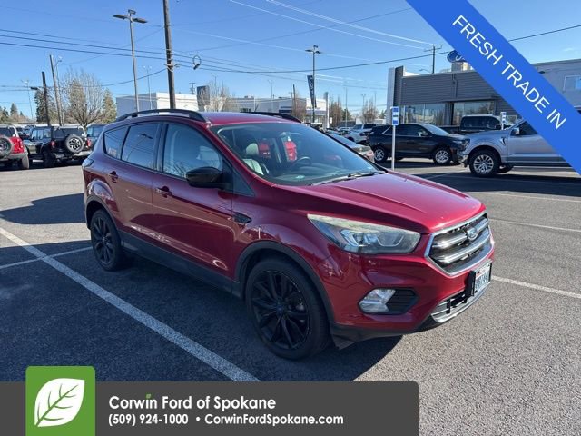 Used 2017 Ford Escape SE w/ SE Sport Appearance Package image 1