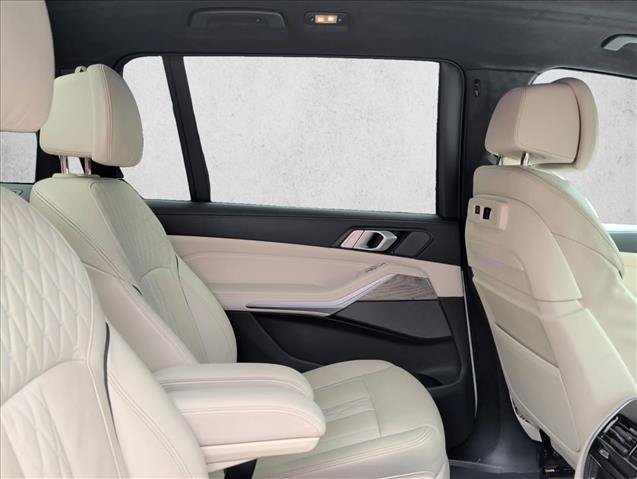 Used 2021 BMW X7 M50i AWD/4WD image 25