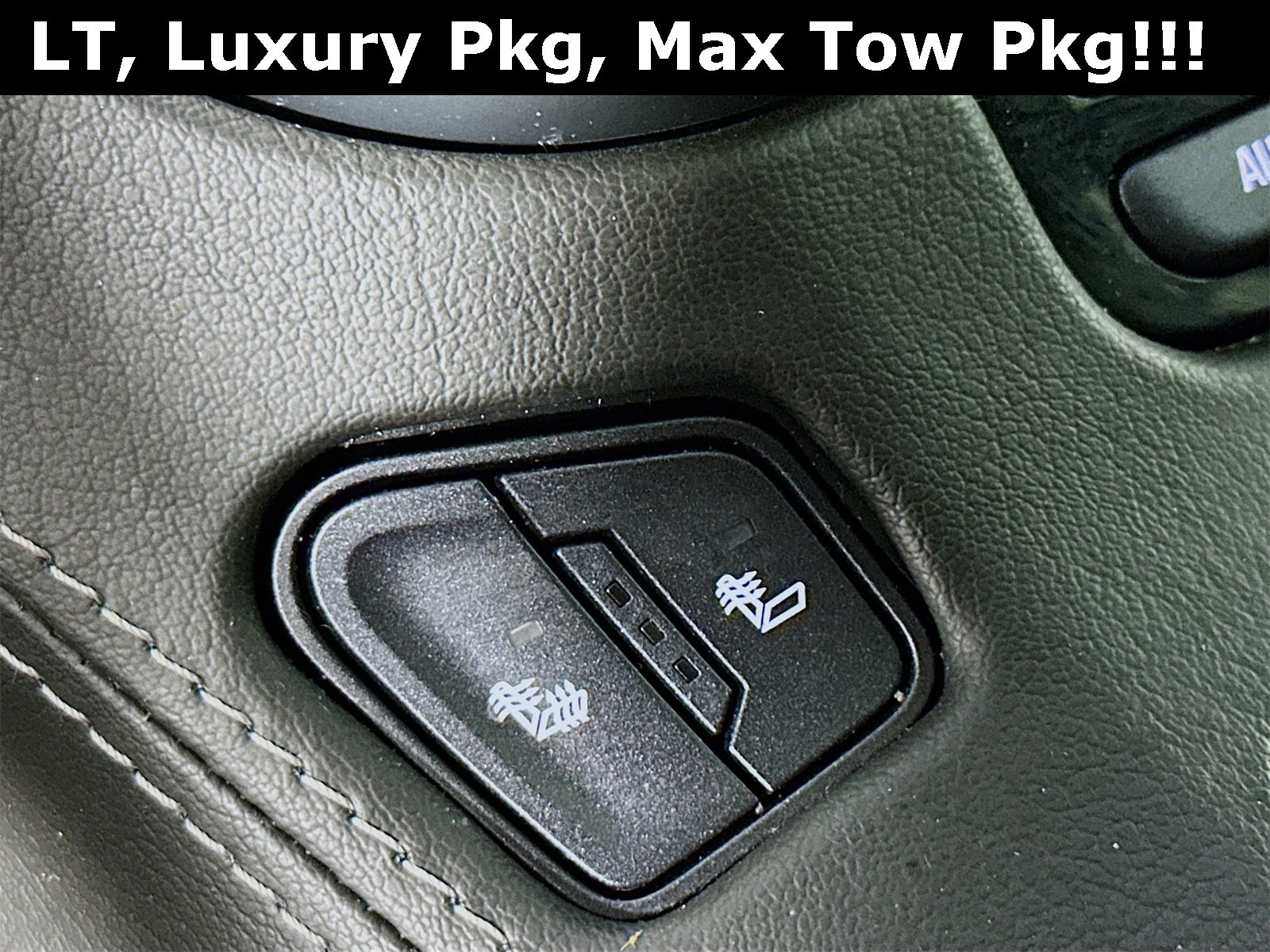 Used 2018 Chevrolet Suburban LT image 22