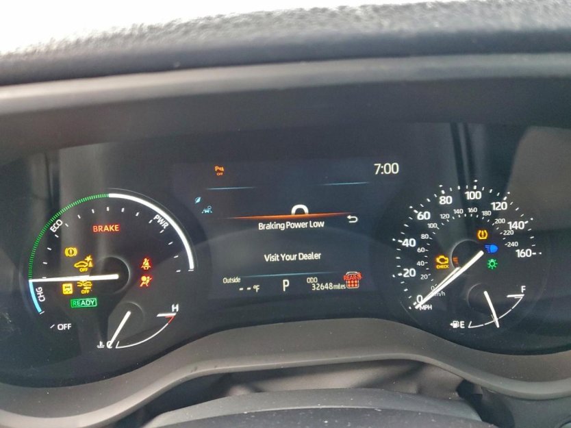 Used 2025 Toyota Sienna XLE image 8