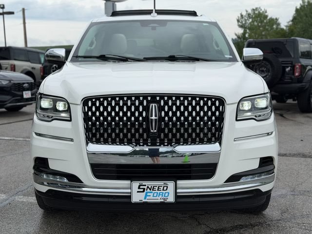 Used 2023 Lincoln Navigator Black Label AWD/4WD image 2
