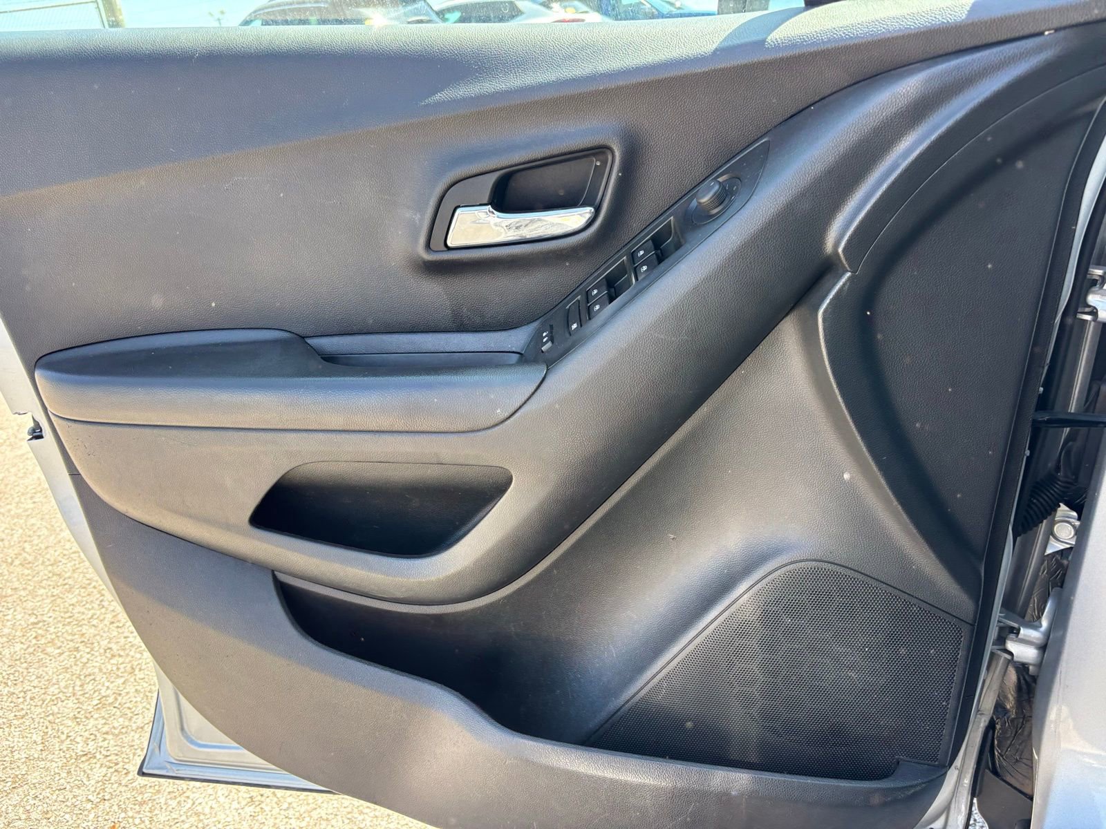 Used 2022 Chevrolet Trax LT w/ LT Convenience Package AWD/4WD image 11