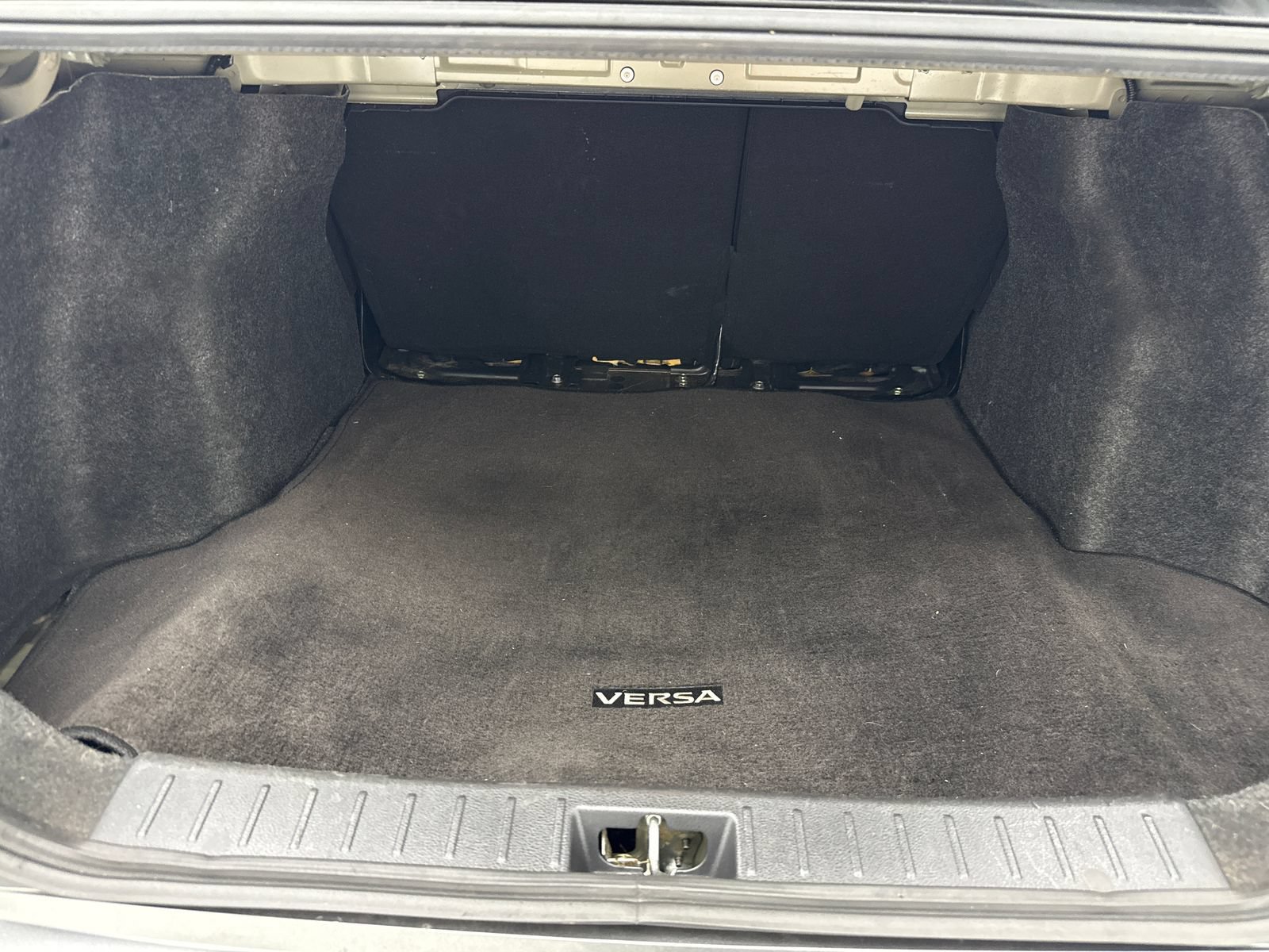 Used 2021 Nissan Versa SV FWD image 44