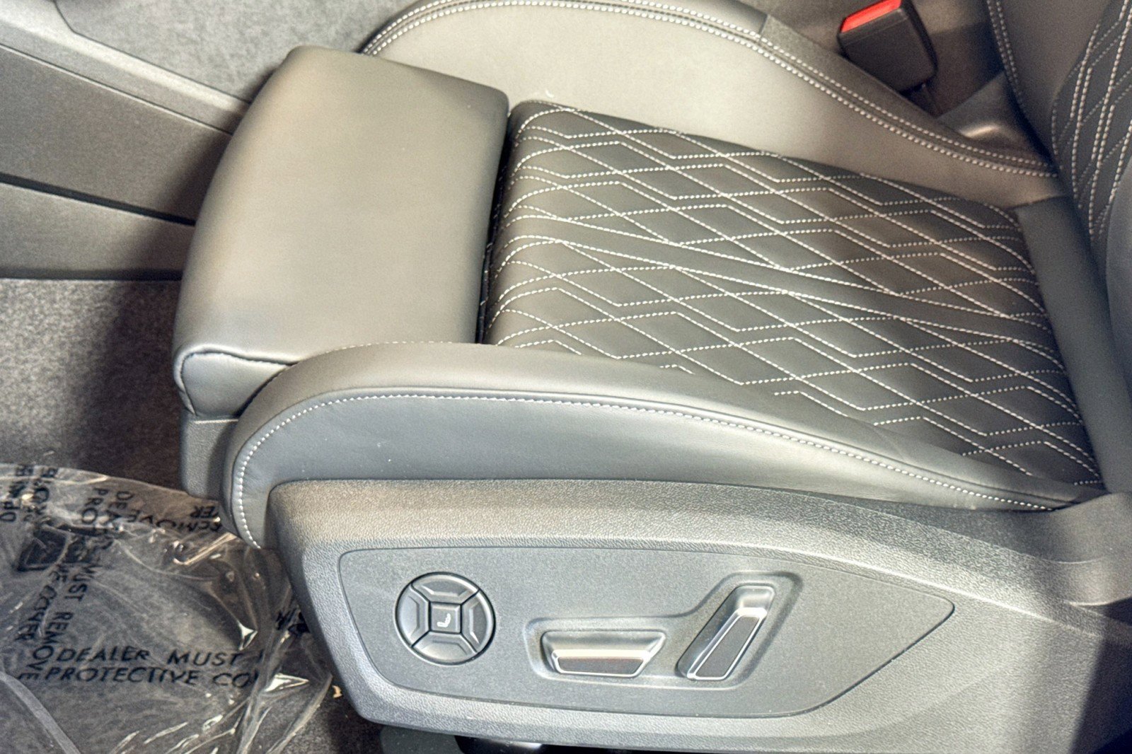 New 2025 Audi SQ6 e-tron Prestige AWD/4WD image 16