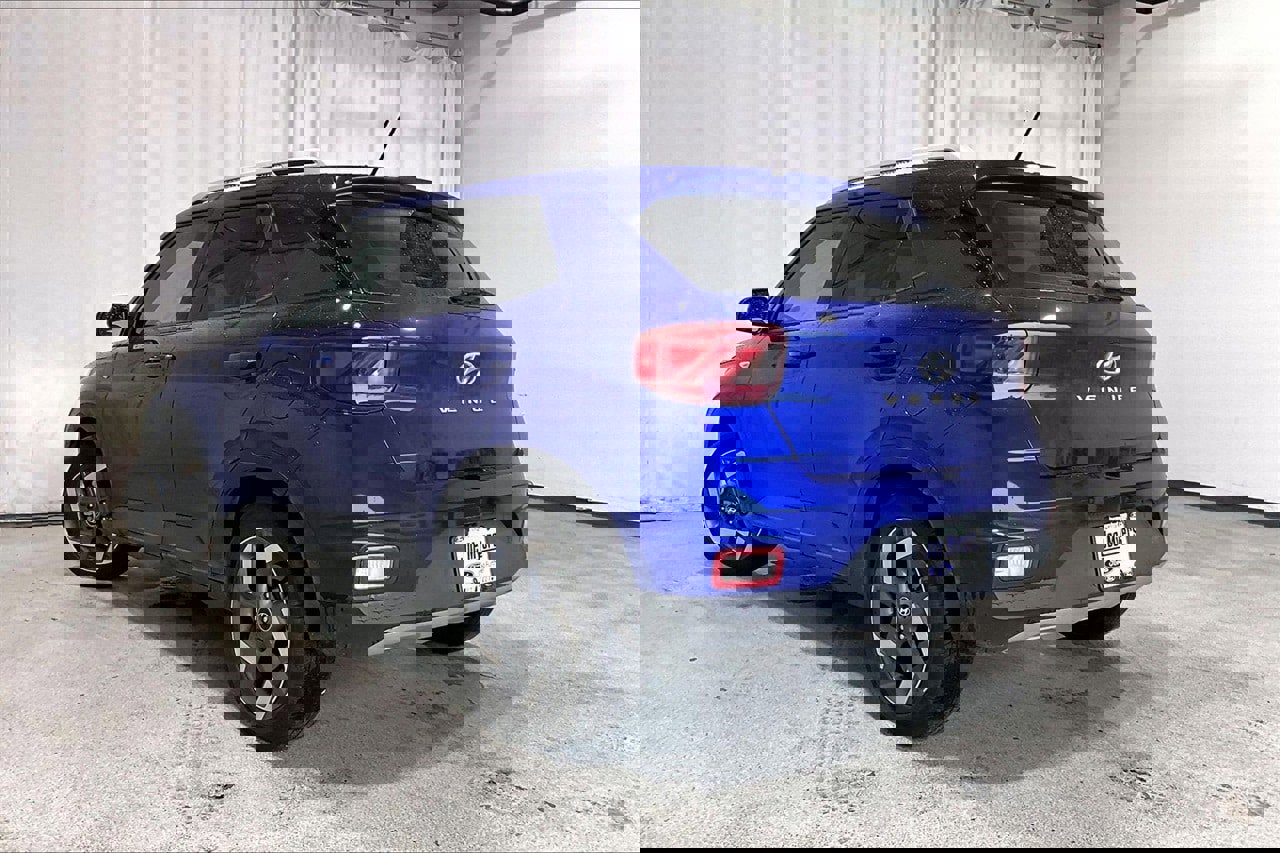 Used 2025 Hyundai Venue Limited image 5