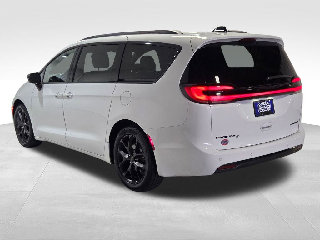 Certified 2025 Chrysler Pacifica Limited image 20