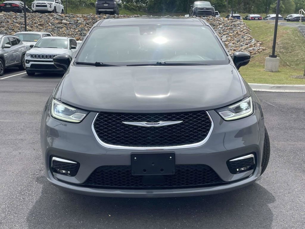 Used 2025 Chrysler Pacifica Select image 7