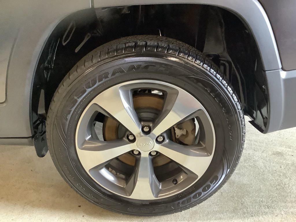 Used 2019 Jeep Cherokee Limited image 13