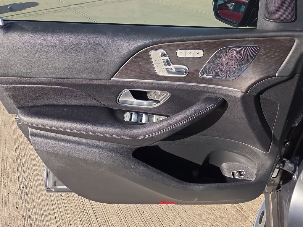 Used 2022 Mercedes-Benz GLS 450 4MATIC image 11
