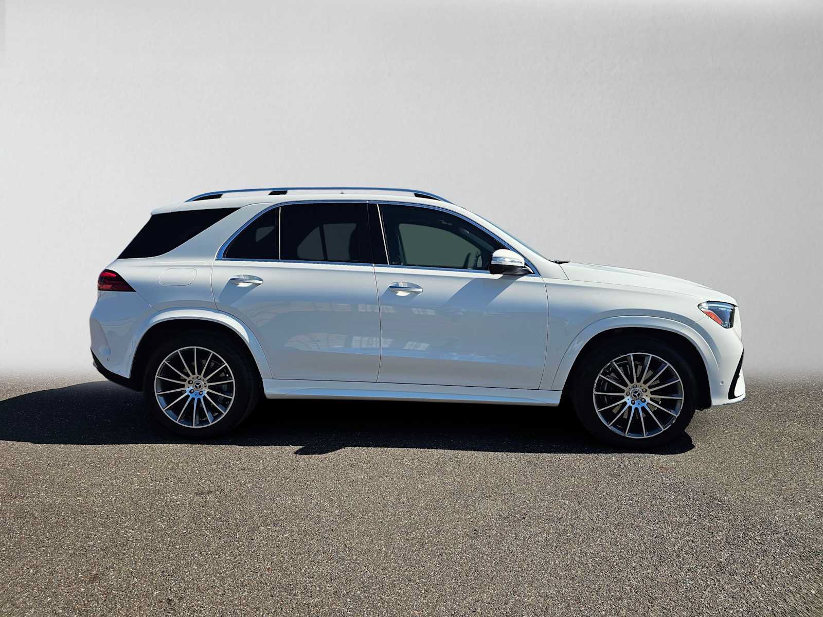 Used 2024 Mercedes-Benz GLE 350 4MATIC image 2