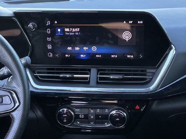 Used 2024 Chevrolet Trax RS w/ Sunroof Package FWD image 16