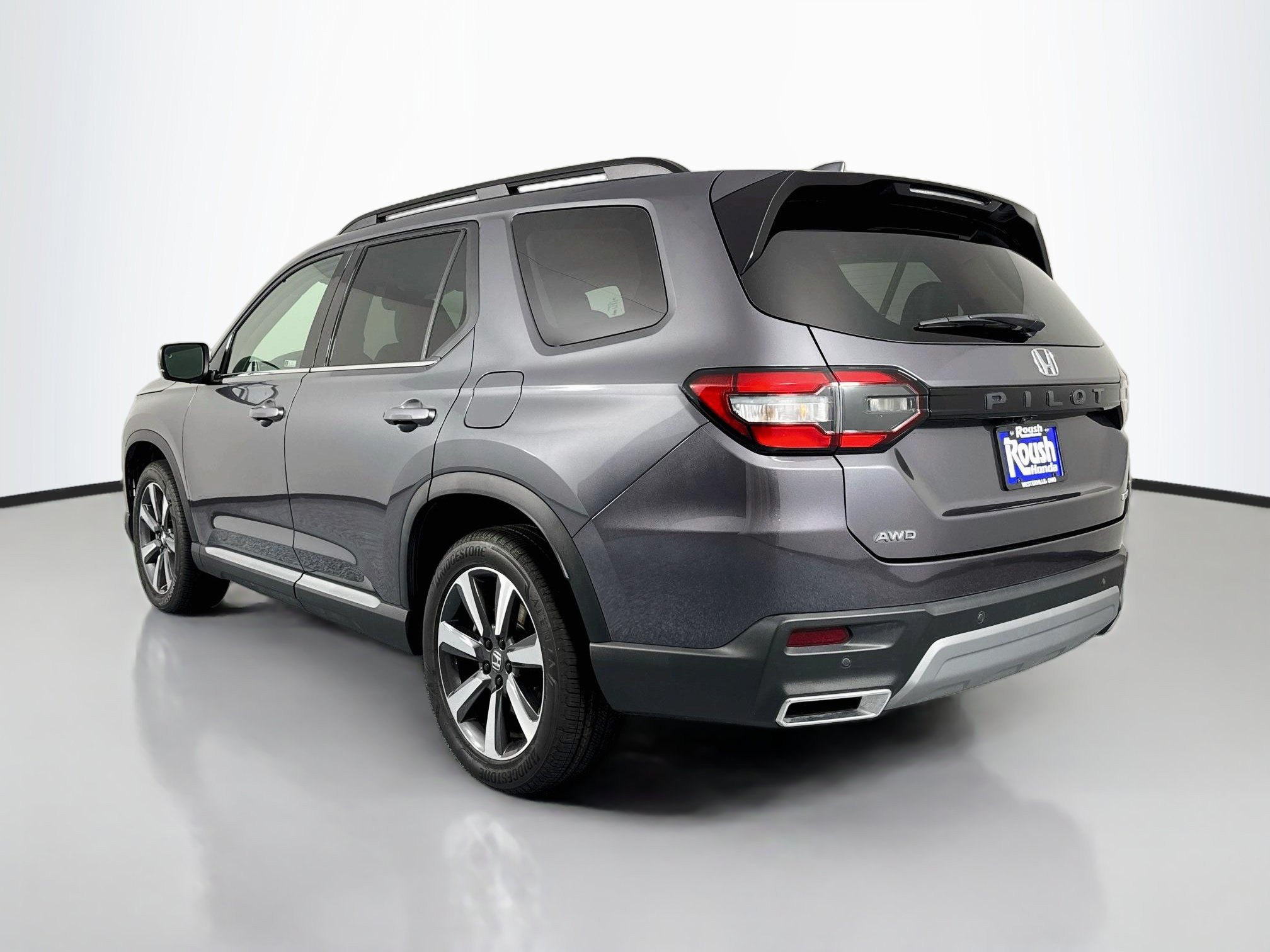 Certified 2023 Honda Pilot Touring image 7