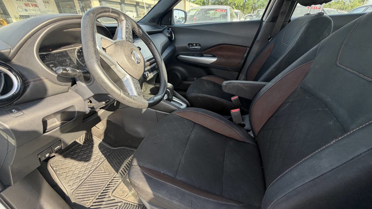 Used 2018 Nissan Kicks SR image 12
