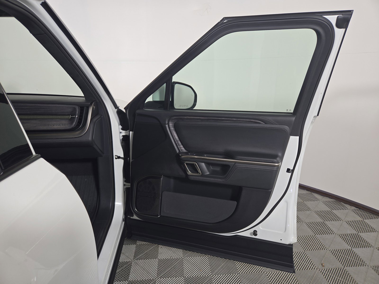 Used 2022 Rivian R1T Launch Edition image 17