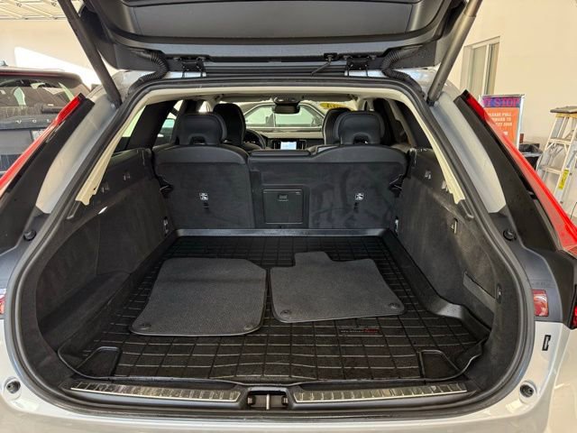 Certified 2024 Volvo V90 B6 Cross Country Plus image 26