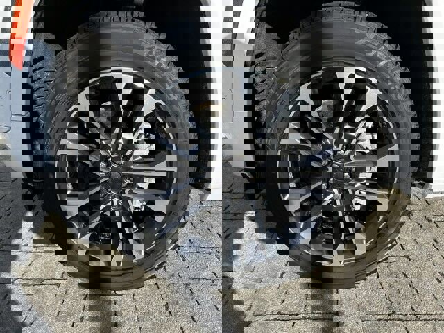 Used 2025 Jeep Grand Cherokee L Overland w/ Advanced Protech Group III image 38