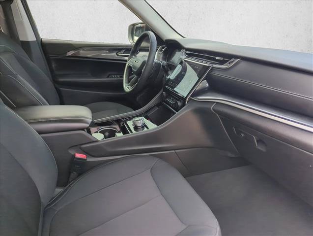 Used 2023 Jeep Grand Cherokee Laredo RWD image 24
