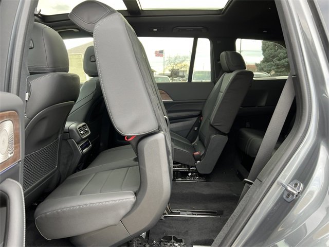 Used 2025 Mercedes-Benz GLS 450 4MATIC image 5