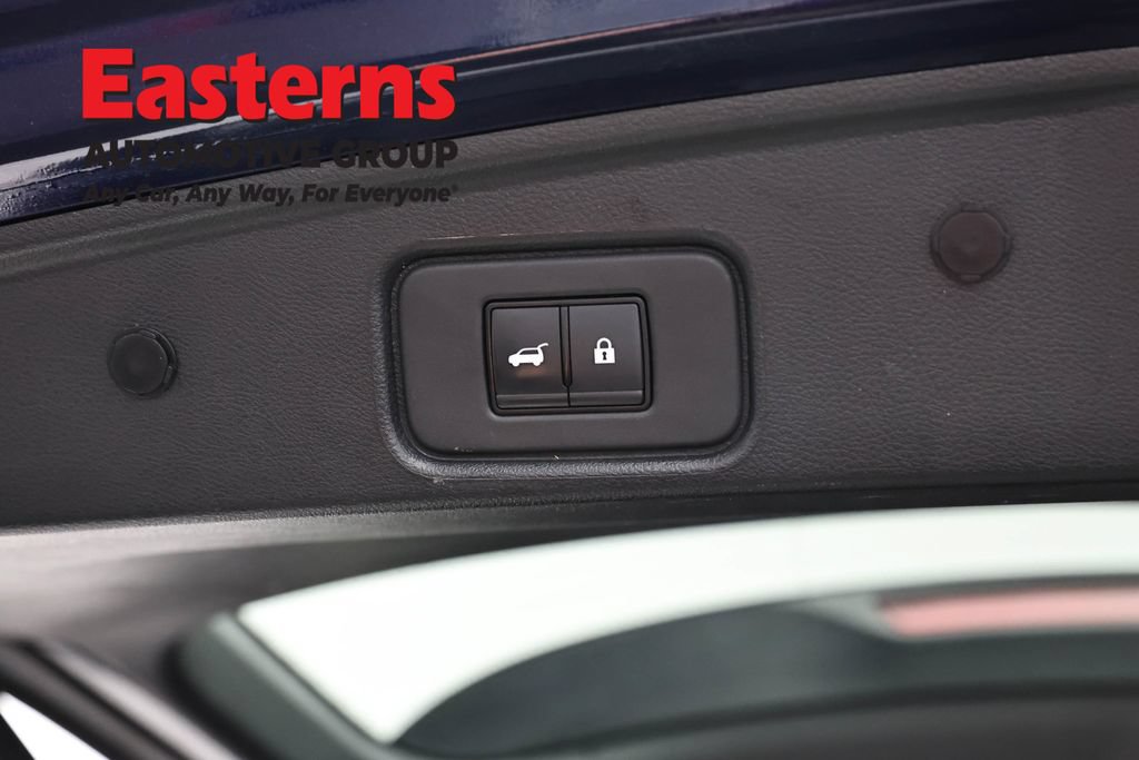 Used 2023 Nissan Pathfinder SV w/ SV Premium Package AWD/4WD image 22