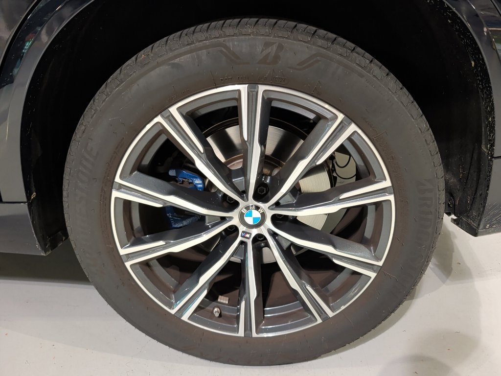 Certified 2024 BMW X5 xDrive40i w/ M Sport Package AWD/4WD image 8