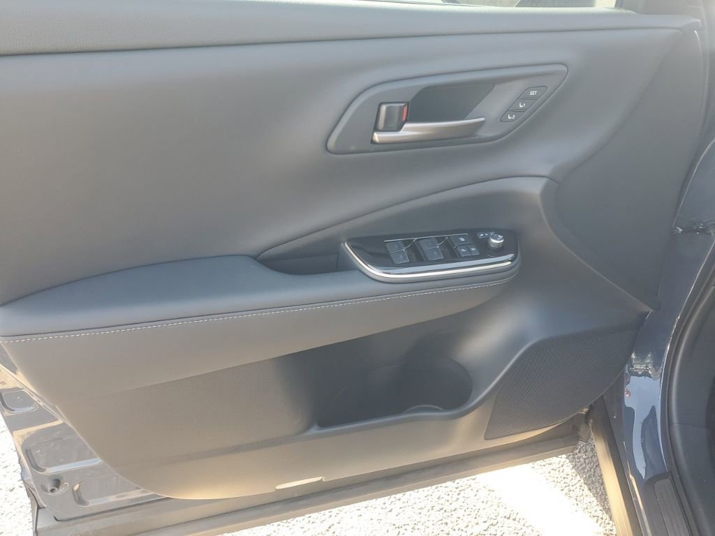 Used 2025 Toyota Crown Signia w/ Advanced Technology Package image 14