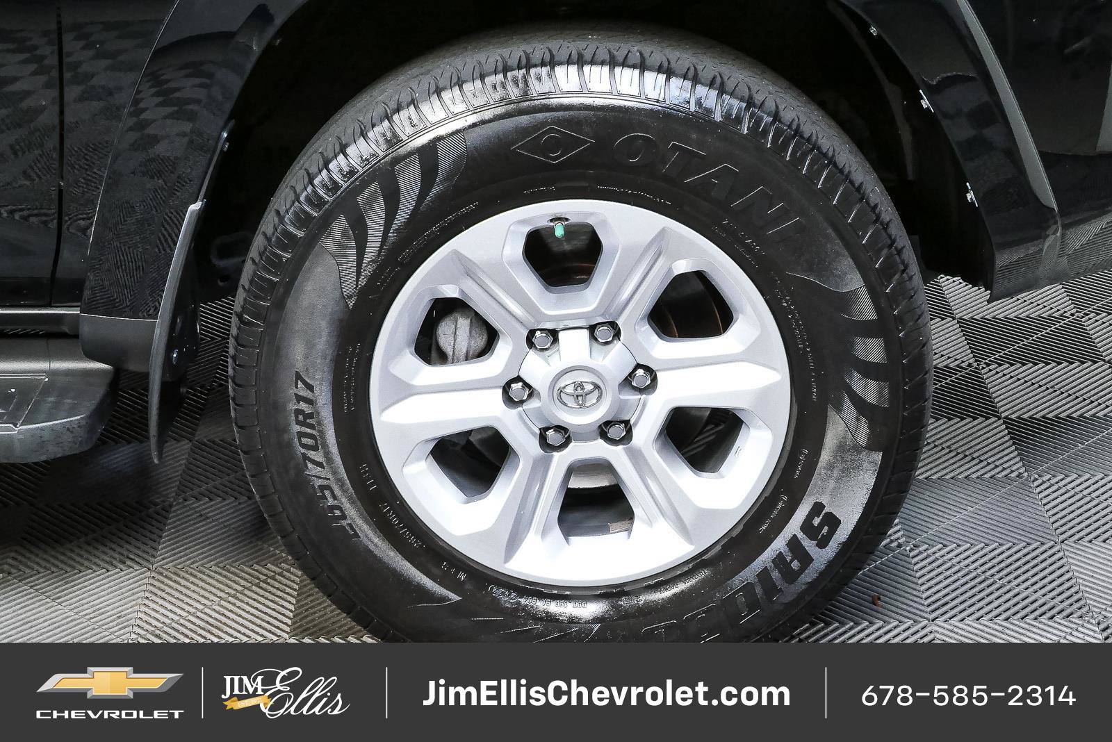 Used 2021 Toyota 4Runner SR5 AWD/4WD image 35