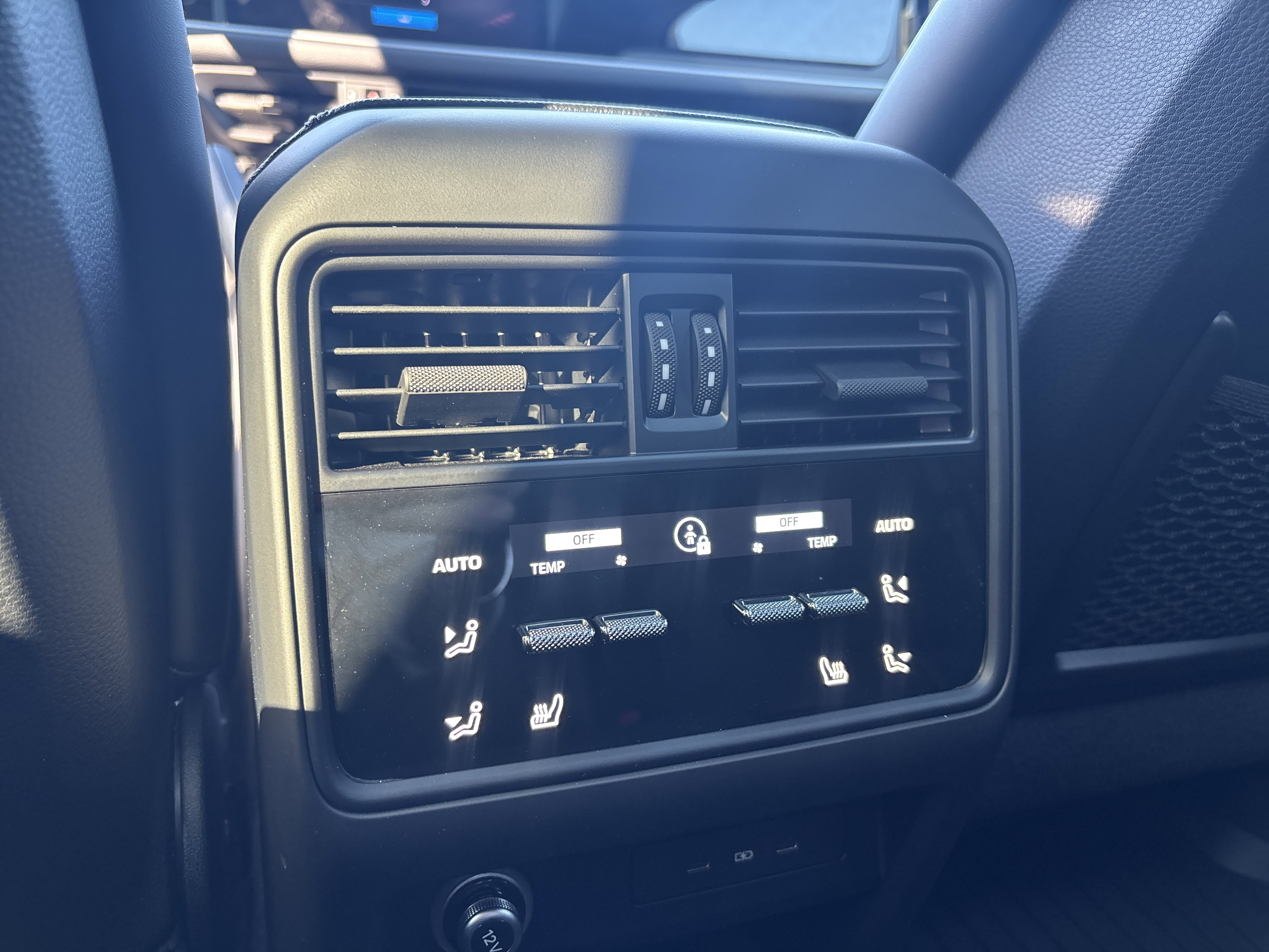 Certified 2024 Porsche Cayenne Coupe image 30