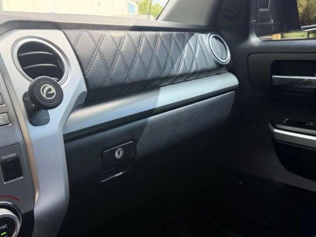 Used 2017 Toyota Tundra 4x4 CrewMax image 28