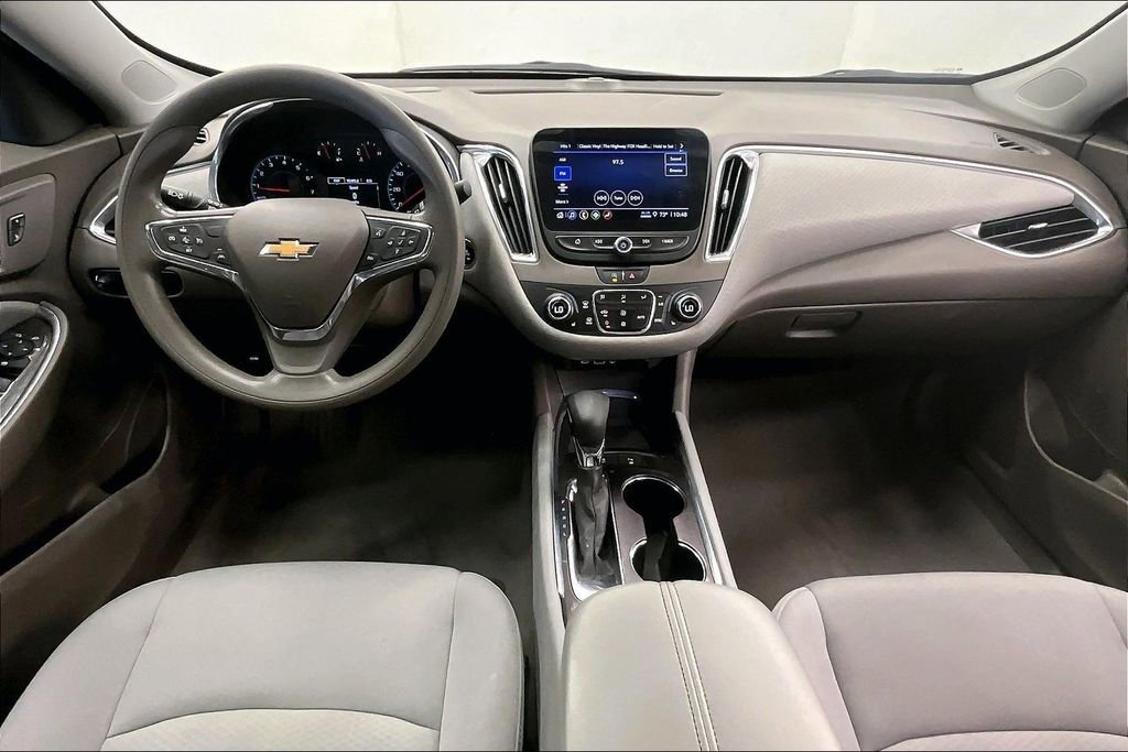 Used 2021 Chevrolet Malibu LT FWD image 14