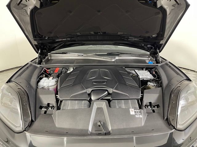 Used 2025 Porsche Cayenne image 13