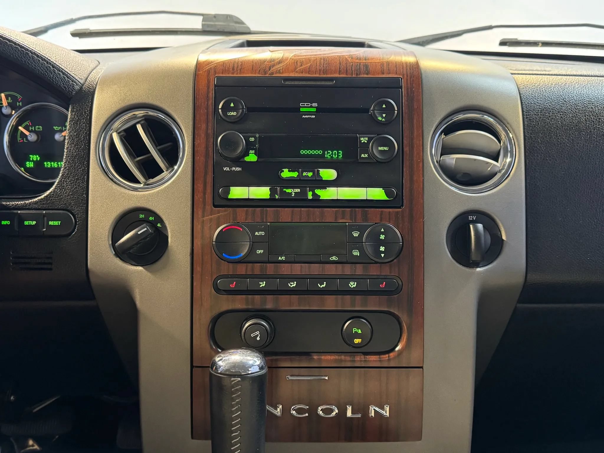 Used 2006 Lincoln Mark LT 4x4 image 14