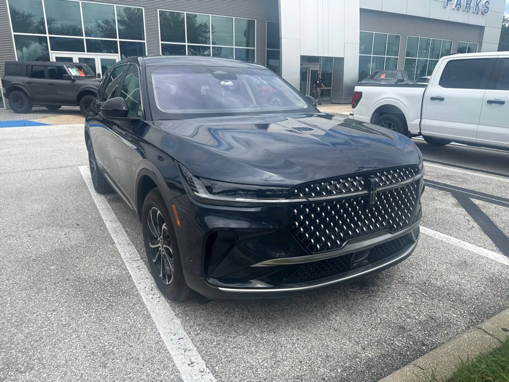 Used 2024 Lincoln Nautilus Premier AWD/4WD image 2