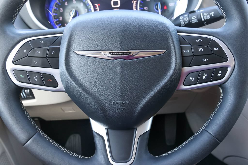 Used 2024 Chrysler Pacifica Touring-L FWD image 21