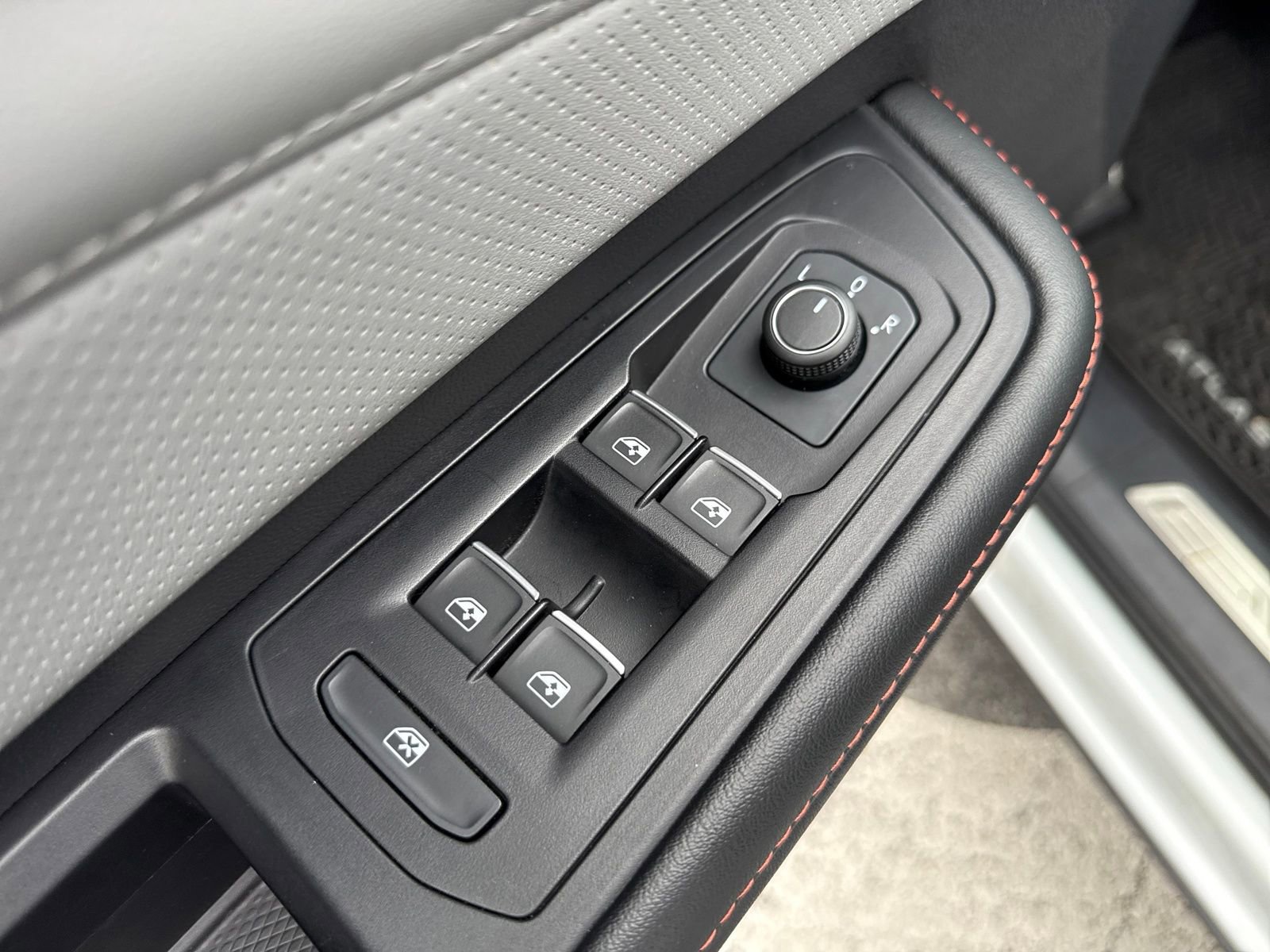 Used 2024 Volkswagen Atlas Peak Edition SE image 12