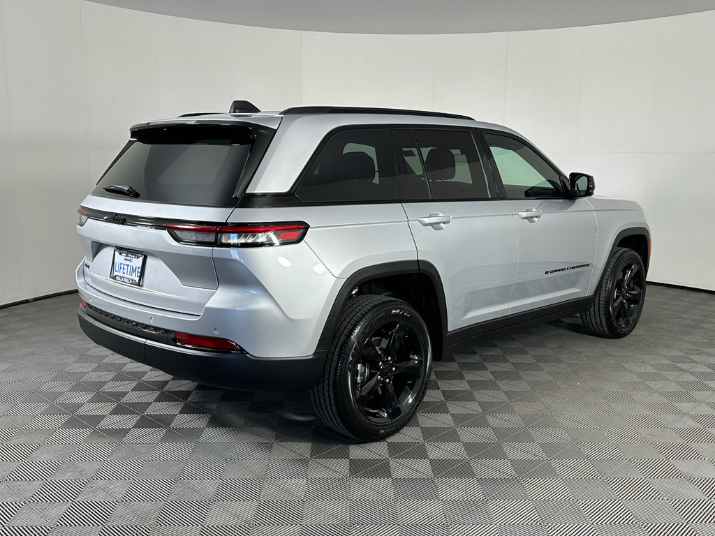 New 2025 Jeep Grand Cherokee Altitude AWD/4WD image 19