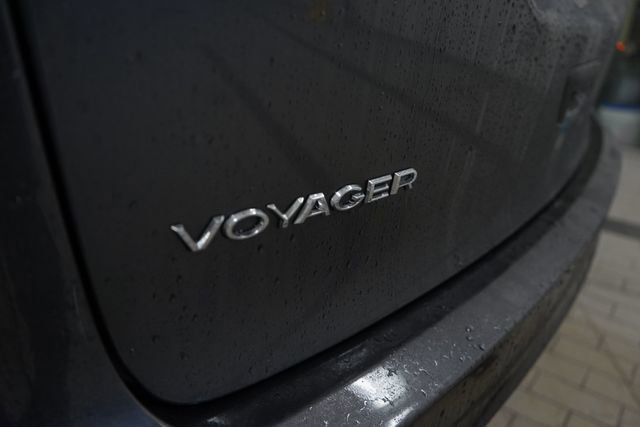 Used 2022 Chrysler Voyager LX image 4