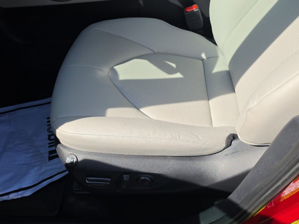 Used 2025 Toyota Grand Highlander FWD image 15