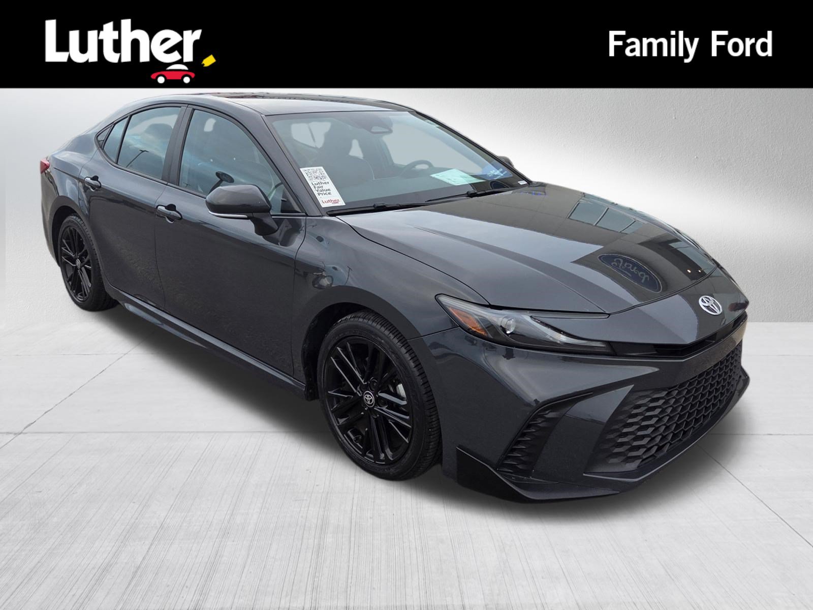 Used 2025 Toyota Camry SE FWD image 1