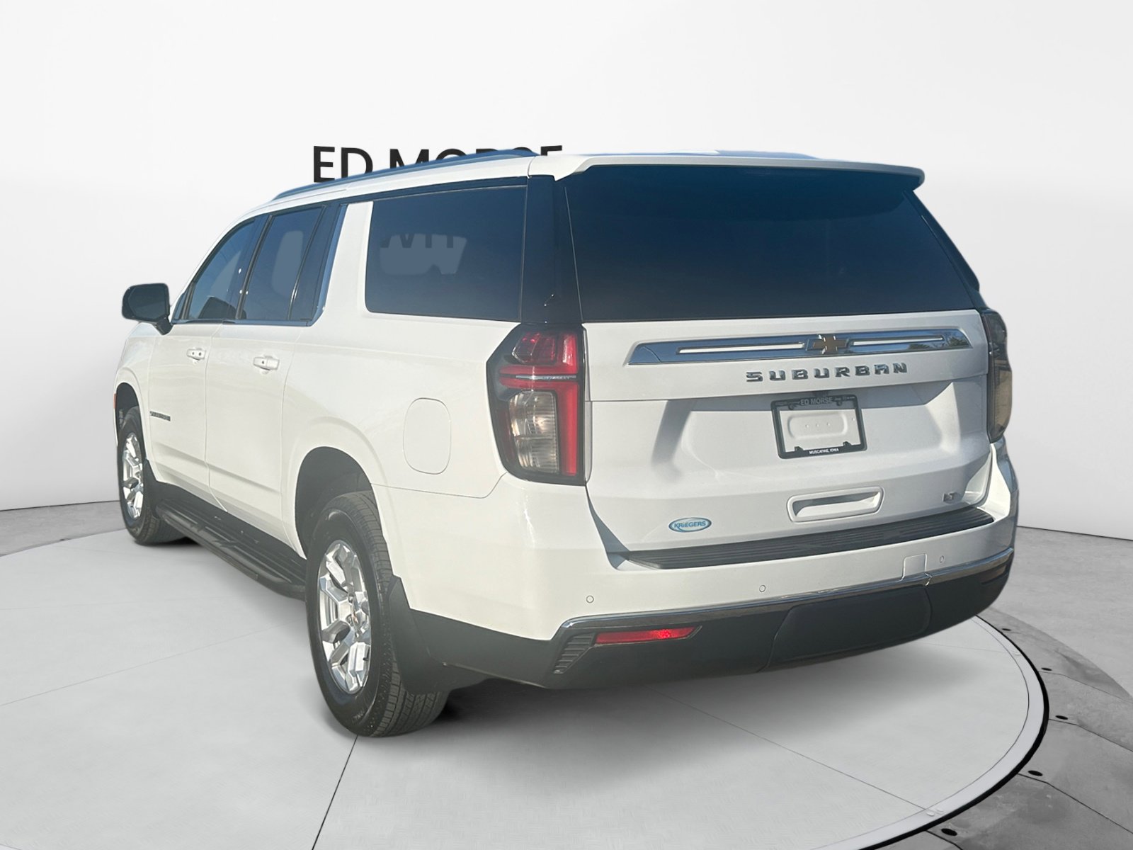 Used 2021 Chevrolet Suburban LT w/ Luxury Package image 3
